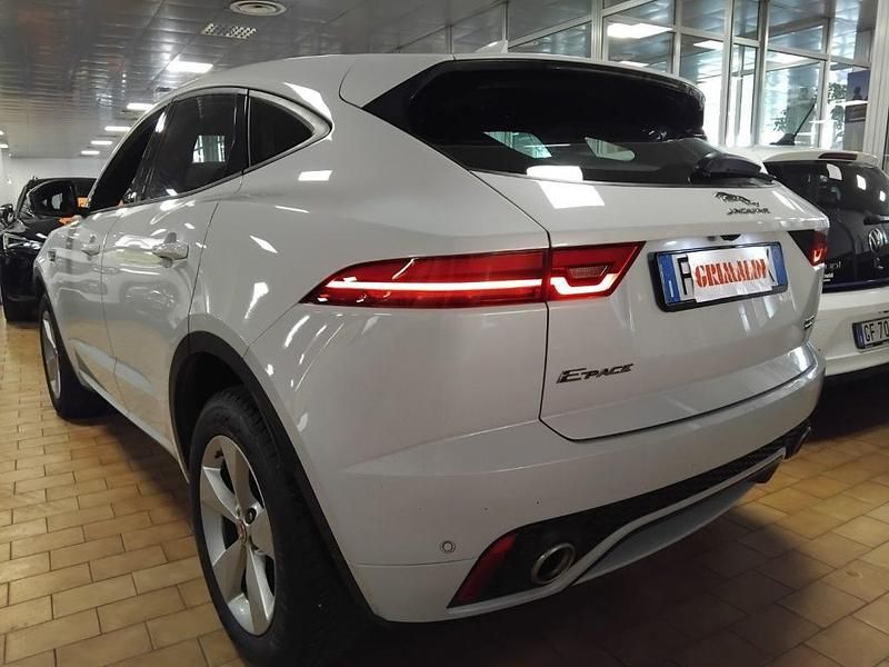Usata Jaguar E-Pace R-Dynamic 180 CV (132 kW) 2018 Yulong white / metallizzato SUV