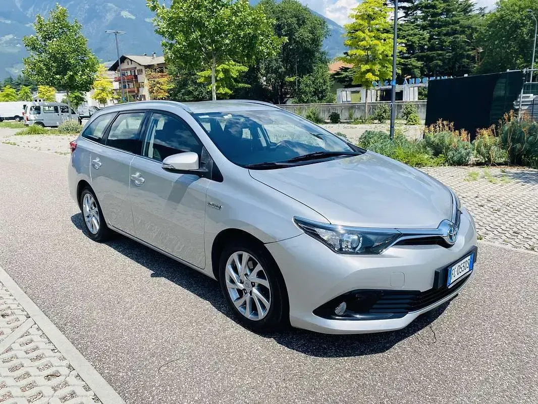 Usata Toyota Auris Hybrid Comfort 136 CV (100 kW) 2016 Station wagon
