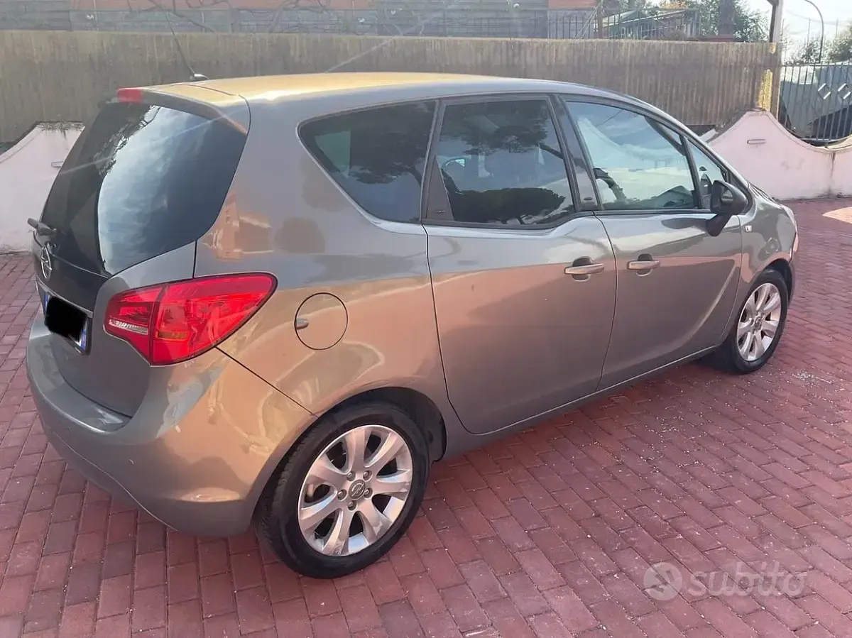Usata Opel Meriva Cosmo 101 CV (74 kW) 2011 Marrone Monovolume
