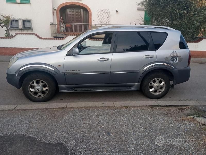 Grigio Usata 2005 Ssangyong (KGM) Rexton SUV | 1500 € - Immagine 1/3