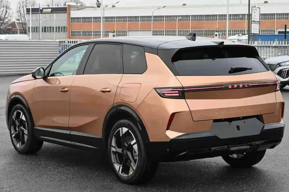 Nuova Opel Grandland Electric 156 kW (213 CV) 2026 Bronzo SUV