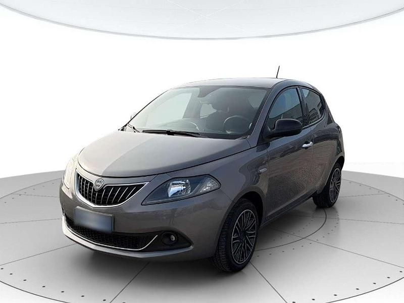 Usata Lancia Ypsilon Gold 70 CV (51 kW) 2023 Grigio scuro metall. Utilitaria