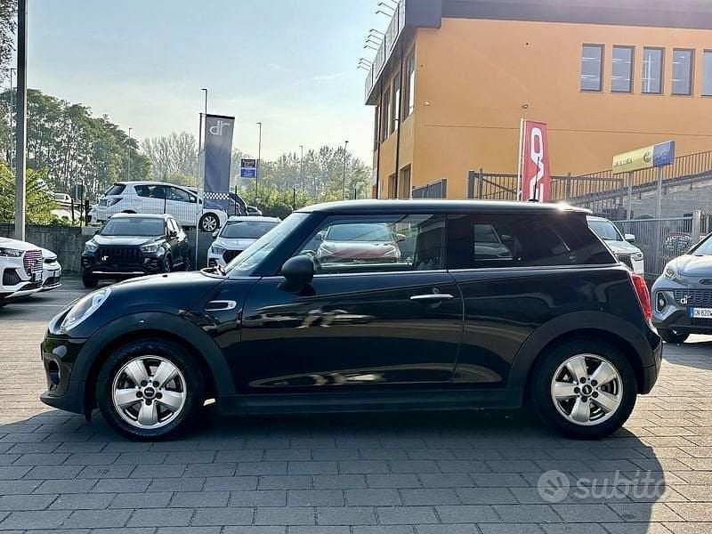 Usata Mini Cooper 102 CV (75 kW) 2016 Nero Utilitaria