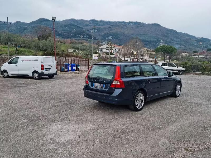 Usata Volvo V70 Kinetic 185 CV (136 kW) 2007 Blu/azzurro Station wagon