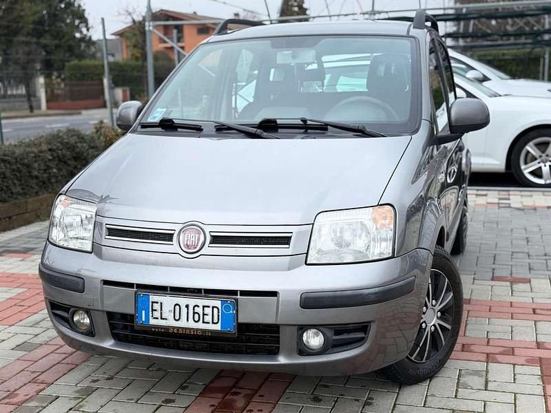 Usata Fiat Panda Dynamic 69 CV (50 kW) 2011 Argento Utilitaria