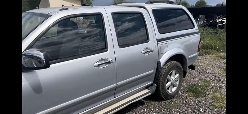 Usata Isuzu D-Max 131 CV (96 kW) 2004 Argento SUV