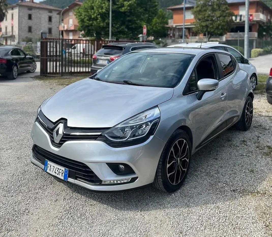 Usata Renault Clio 90 CV (66 kW) 2019 Grigio Utilitaria