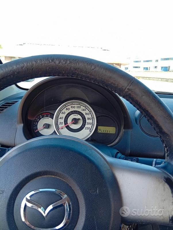 Usata Mazda 2 75 CV (55 kW) 2009 Nero Utilitaria