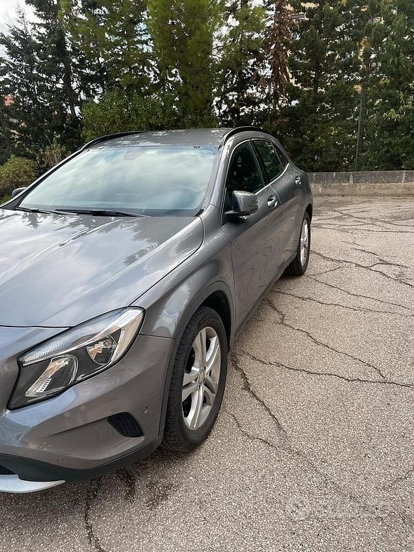 Usata Mercedes GLA200 136 CV (100 kW) 2015 Grigio SUV