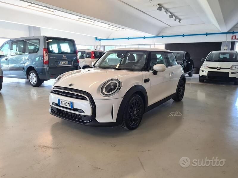 Bianco Usata 2023 Mini Cooper Essential Due volumi | 29.900 € - Immagine 1/4