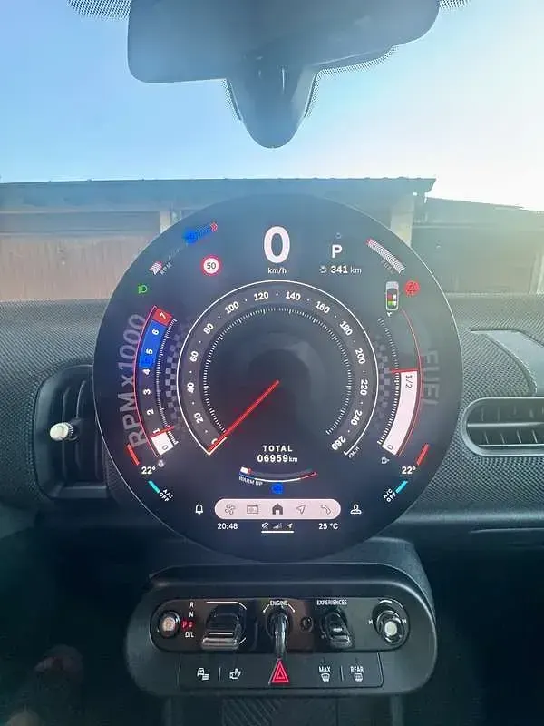 Usata Mini Cooper Favoured 114 kW (156 CV) 2025 Verde Utilitaria