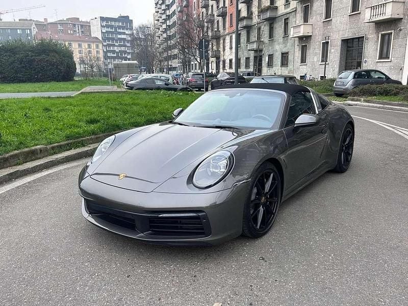 Usata Porsche 992 385 CV (283 kW) 2023 Grigio Cabrio