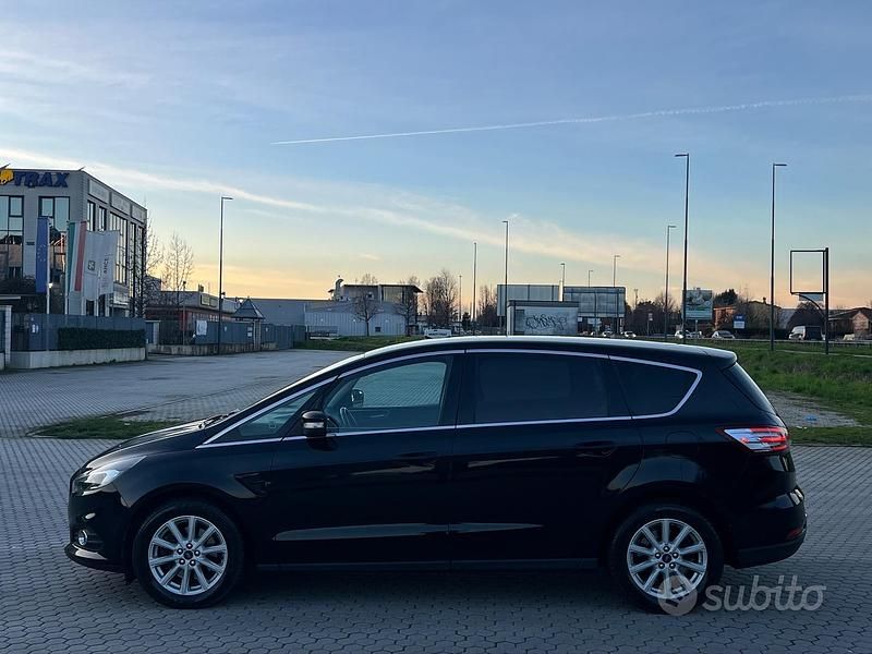 Usata Ford S-MAX Vignale 150 CV (110 kW) 2016 Nero Monovolume