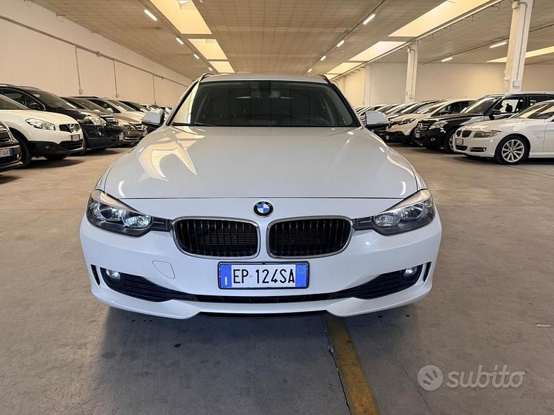 Begagnad BMW 318 Sport Line 143 HK (105 kW) 2013 Vit Kombi