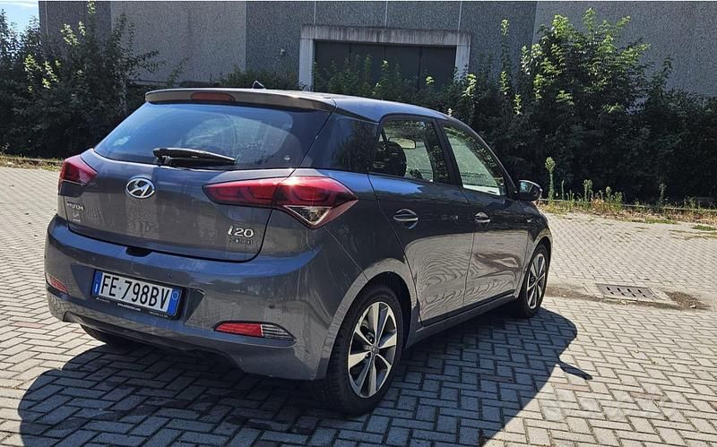 Usata Hyundai i20 75 CV (55 kW) 2016 Grigio Utilitaria