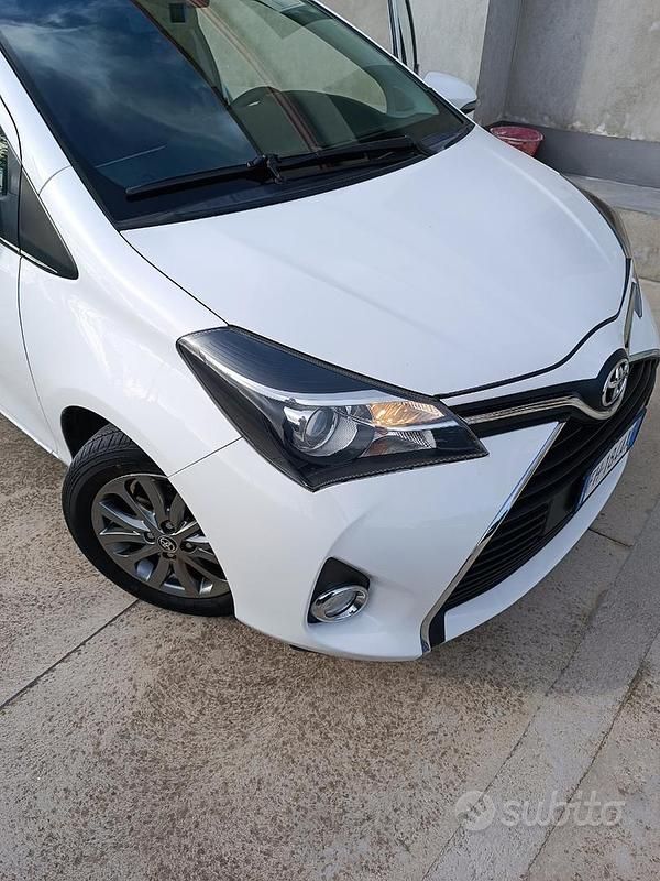 Usata Toyota Yaris 90 CV (66 kW) 2017 Bianco Utilitaria