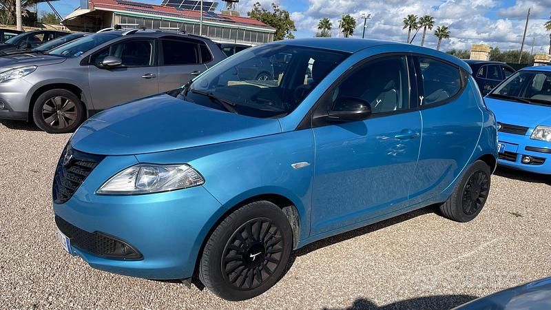 Usata Lancia Ypsilon Silver 69 CV (50 kW) 2015 Blu Utilitaria