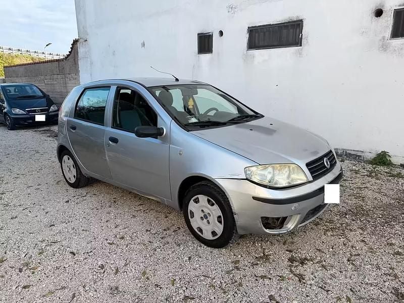 Usata Fiat Punto Active 60 CV (44 kW) 2005 Grigio Utilitaria