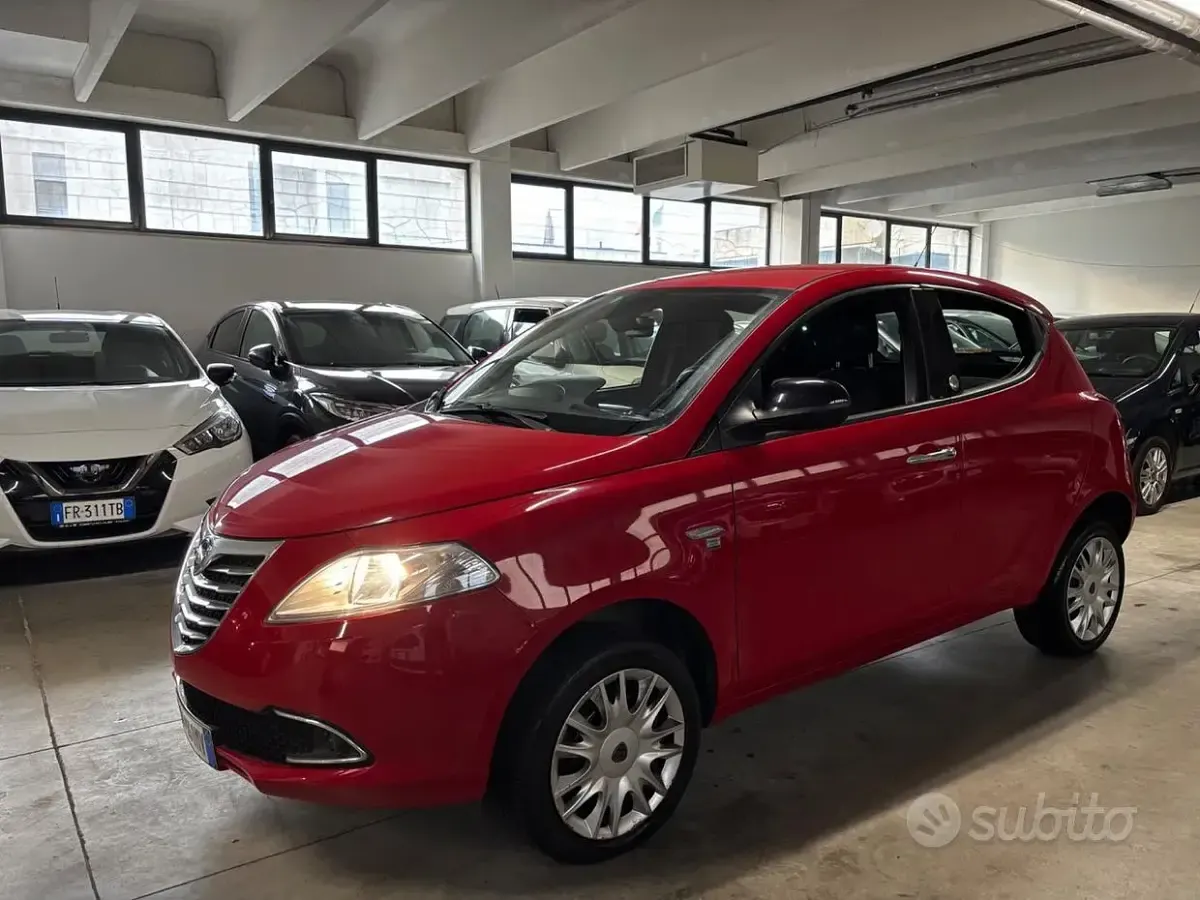 Usata Lancia Ypsilon 80 CV (58 kW) 2013 Rosso Utilitaria