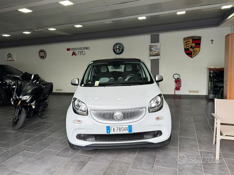 Usata Smart ForFour Passion 71 CV (52 kW) 2015 Bianco Utilitaria