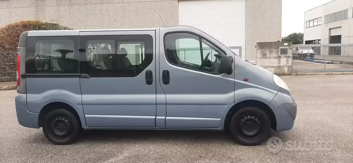 Usata Opel Vivaro 114 CV (83 kW) 2009 Grigio Monovolume