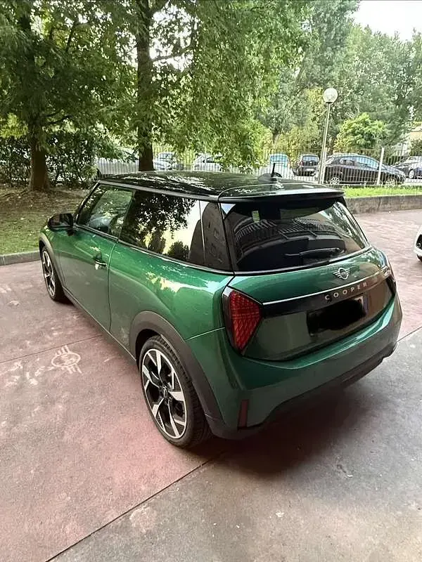 Usata Mini Cooper S Favoured 204 CV (150 kW) 2025 Verde Utilitaria