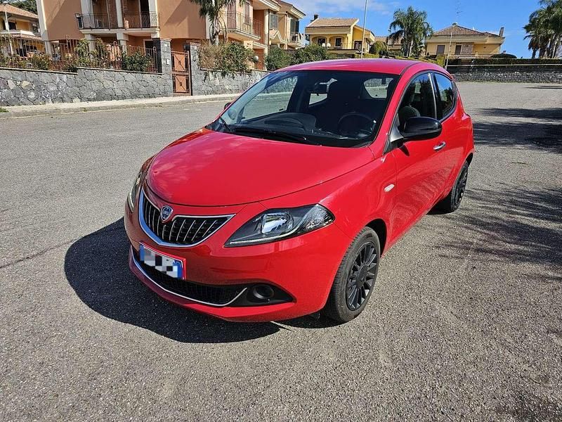 Usata Lancia Ypsilon Silver 69 CV (50 kW) 2022 Other Utilitaria