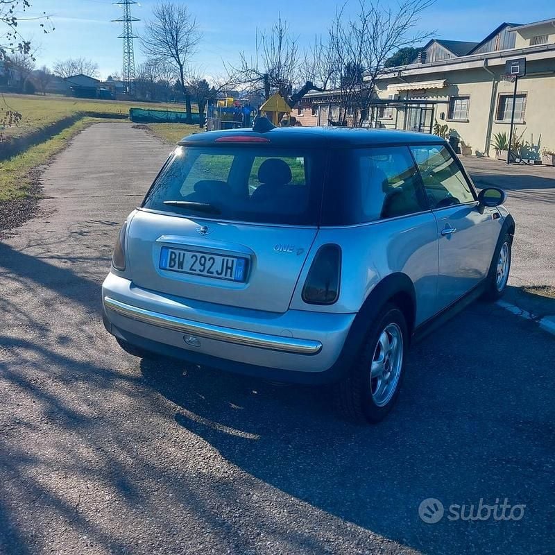 Begagnad Mini One D 75 HK (55 kW) 2004 Grå Halvkombi