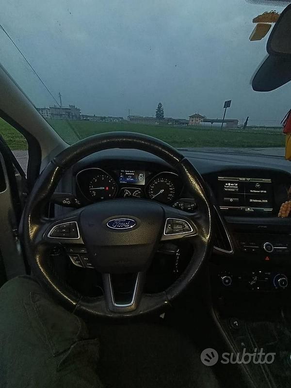 Usata Ford Focus 125 CV (91 kW) 2016 Grigio Berlina