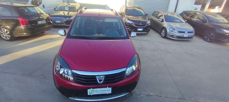Usata Dacia Sandero 75 CV (55 kW) 2012 Rosso Utilitaria