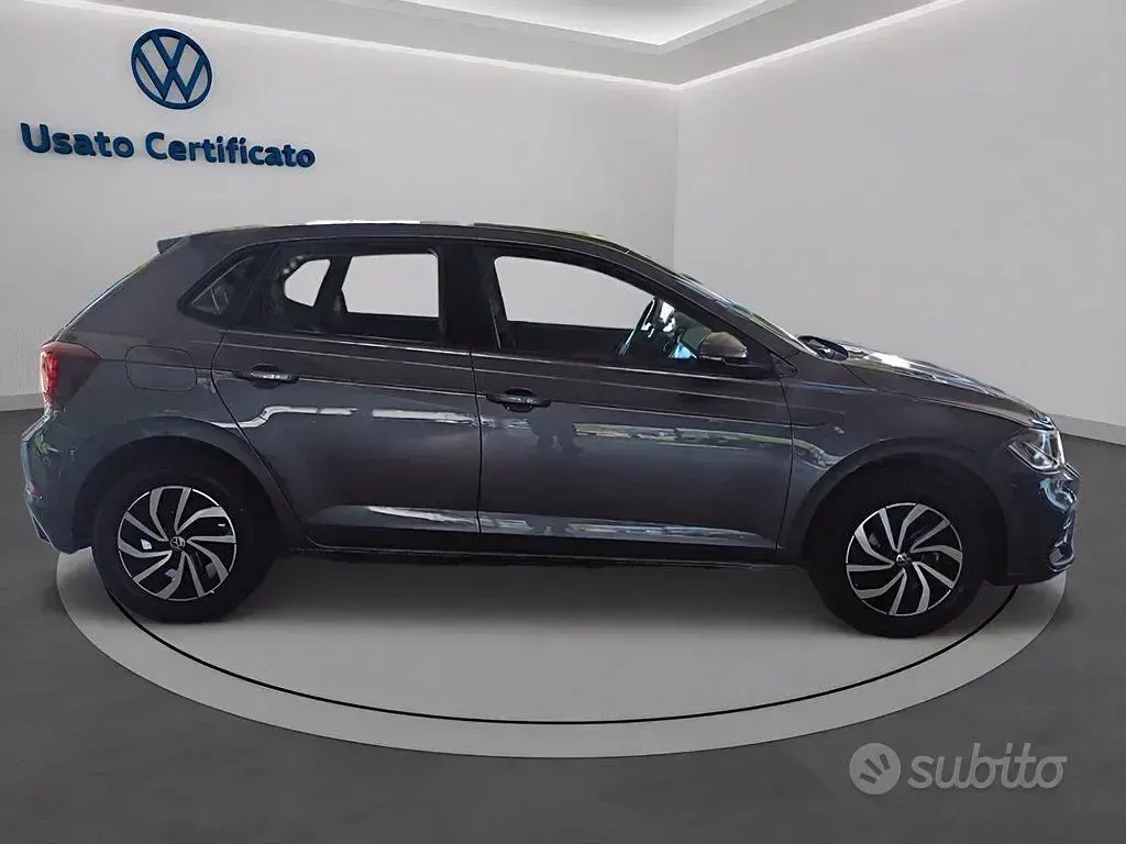 Usata VW Polo Life 80 CV (58 kW) 2023 Grigio Utilitaria