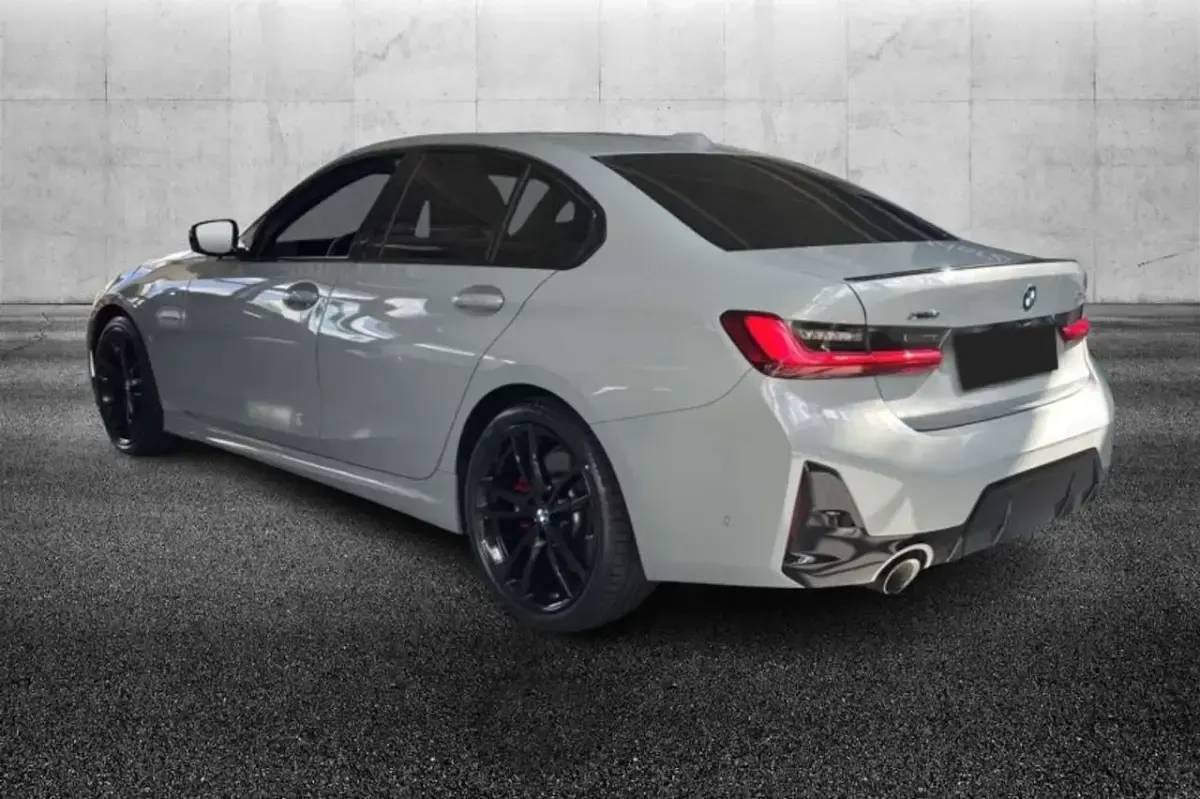 Usata BMW 330 M Sport 286 CV (210 kW) 2025 Grigio Berlina