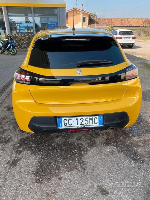 Usata Peugeot 208 2020 Giallo Utilitaria