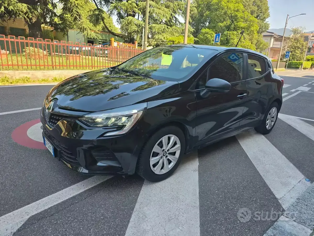 Usata Renault Clio V 101 CV (74 kW) 2022 Nero Berlina
