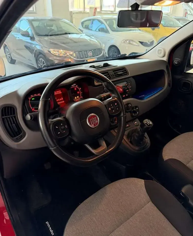 Usata Fiat Panda Lounge 69 CV (50 kW) 2017 Rosso Utilitaria