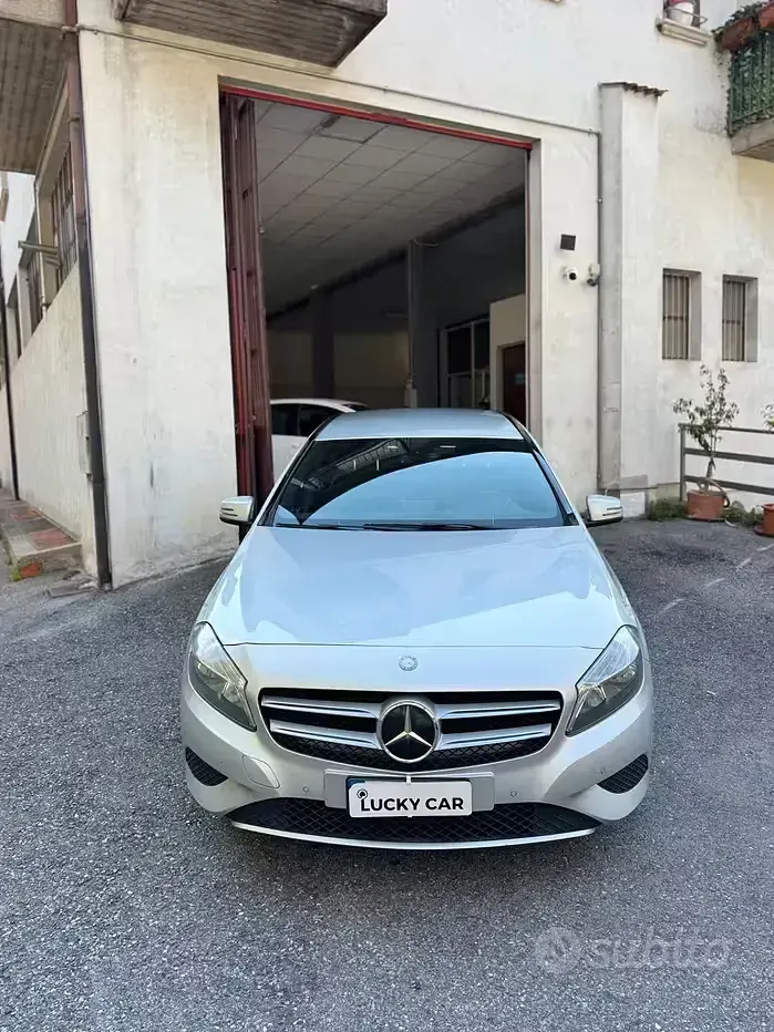 Usata Mercedes A180 109 CV (80 kW) 2014 Grigio Utilitaria