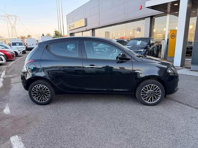 Usata Lancia Ypsilon Gold 69 CV (50 kW) 2023 Nero Utilitaria