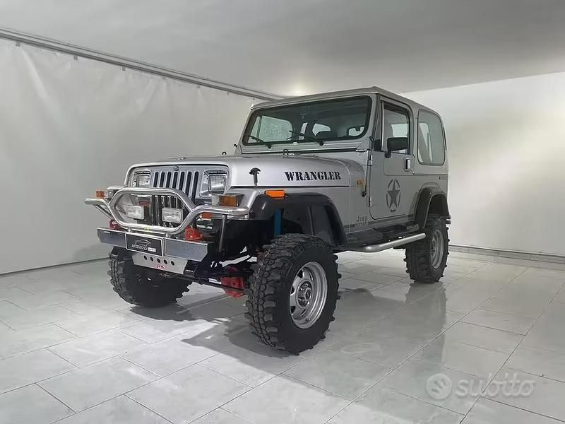 Occasion Jeep Wrangler Laredo 103 ch (75 kW) 1989 Gris SUV