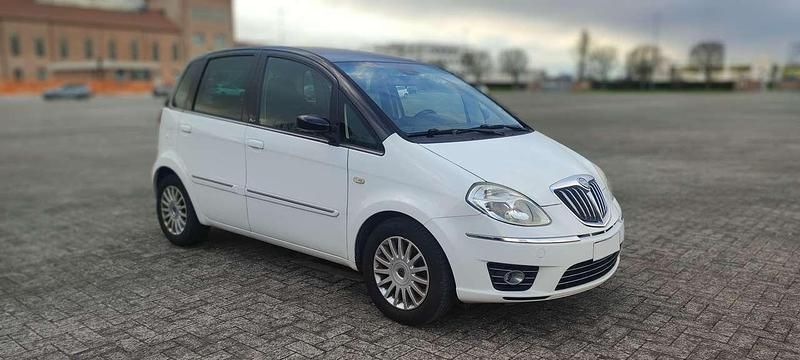 Usata Lancia Musa 90 CV (66 kW) 2010 Bianco Monovolume