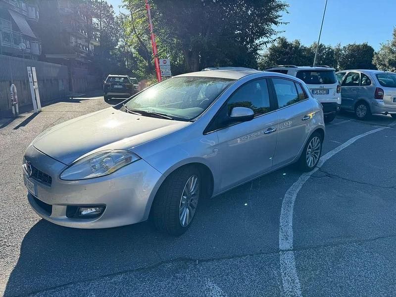 Argento Usata 2008 Fiat Bravo Emotion Due volumi | 4000 € (Cara) - Immagine 1/4