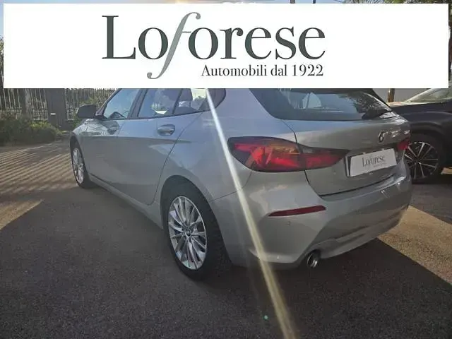 Usata BMW 116 Advantage 116 CV (85 kW) 2021 Argento metallizzato Utilitaria