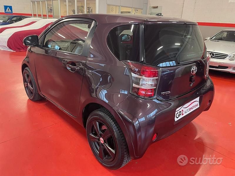 Begagnad Toyota iQ 68 HK (50 kW) 2009 Lila Halvkombi