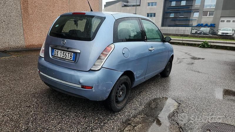Gebraucht Lancia Ypsilon 60 PS (44 kW) 2009 Blau Kleinwagen