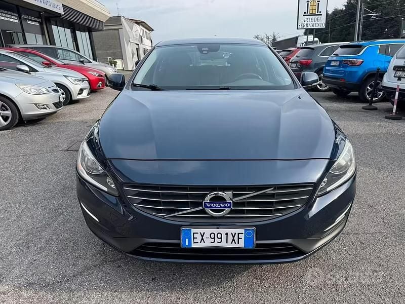 Usata Volvo V60 R-Design Momentum 114 CV (83 kW) 2014 Blu/azzurro Station wagon