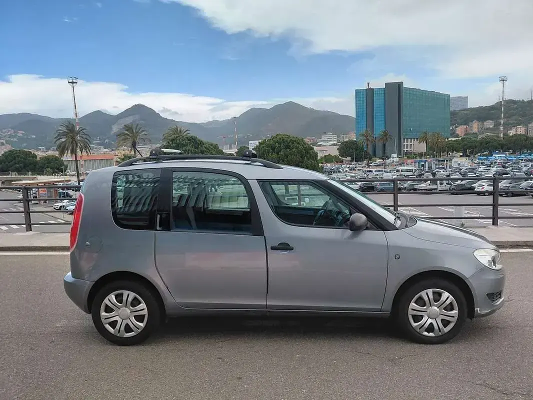 Usata Honda Jazz 90 CV (66 kW) 2011 Grigio Utilitaria