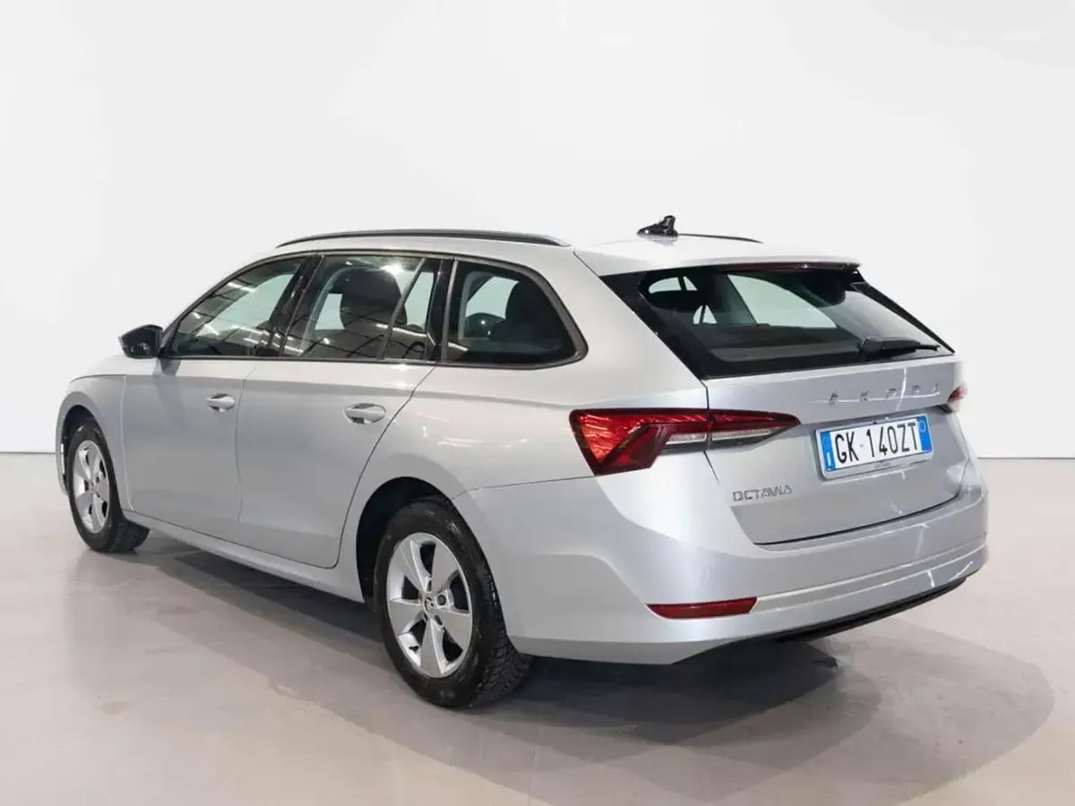 Usata Skoda Octavia Executive 116 CV (85 kW) 2022 Argento Station wagon