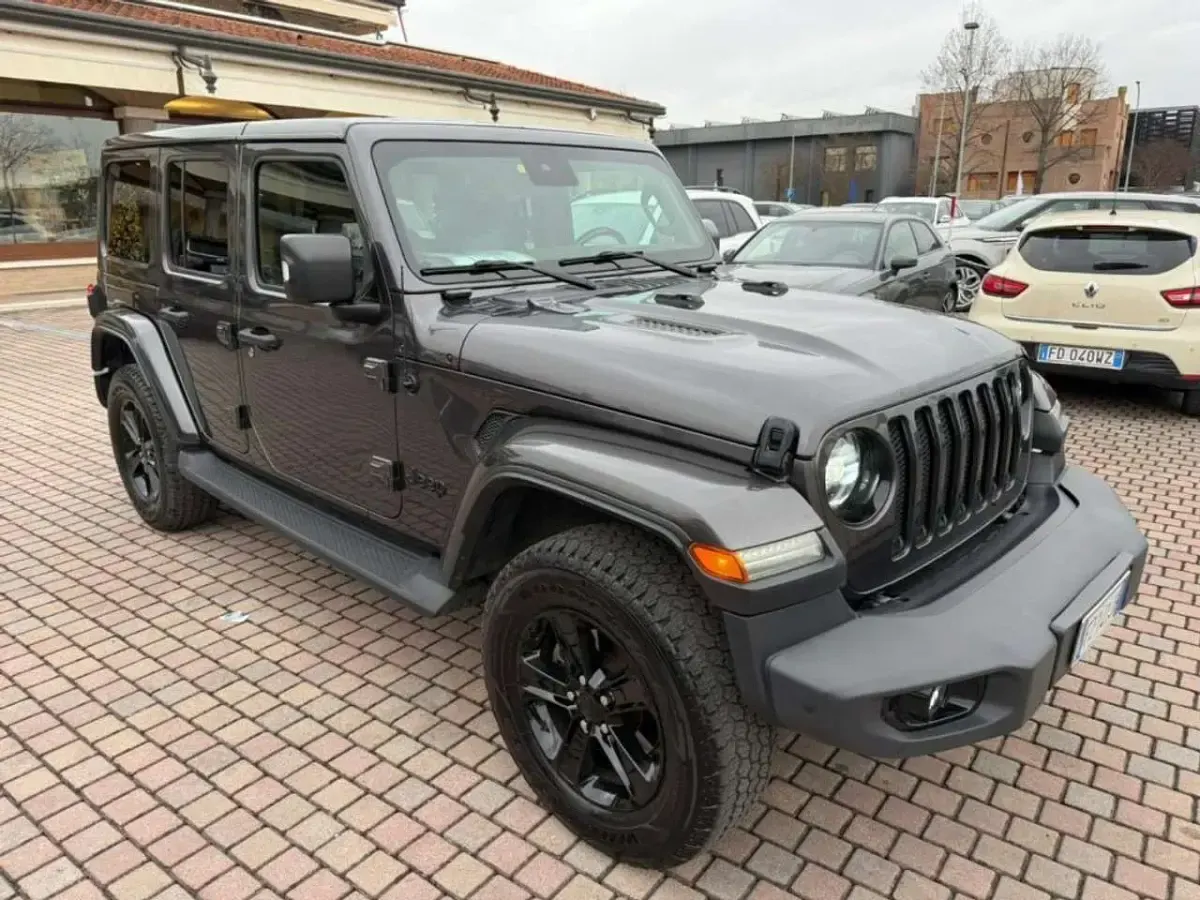 Usata Jeep Wrangler Unlimited Night Eagle 200 CV (147 kW) 2019 Grigio scuro SUV