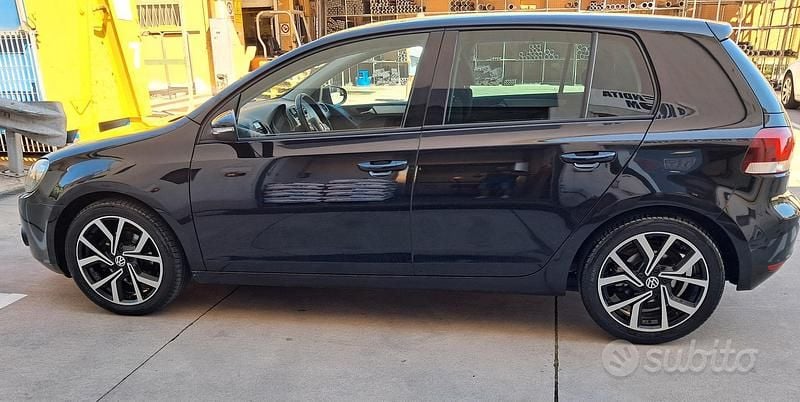 Nero Usata 2010 VW Golf VI Highline Tre volumi | 6000 € (Buon prezzo) - Immagine 1/4