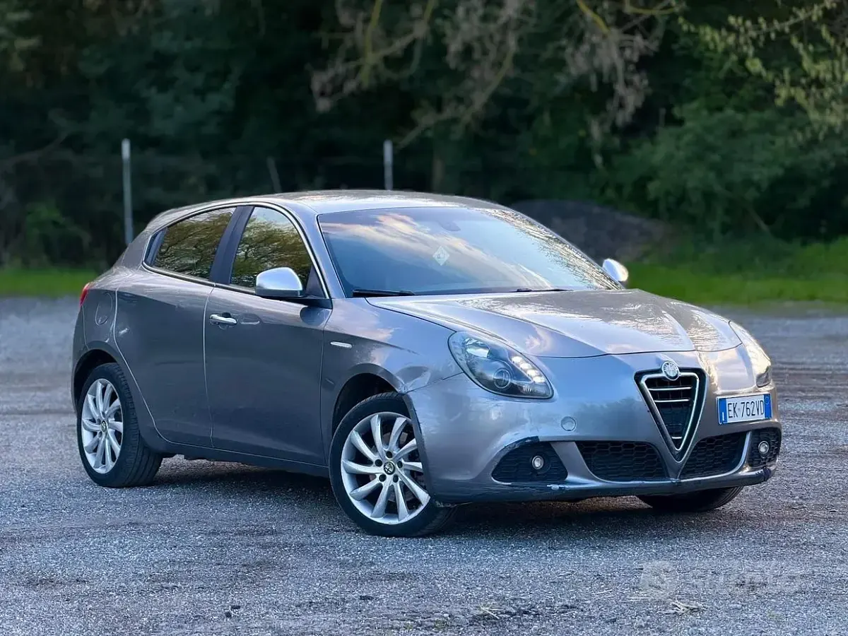 Usata Alfa Romeo Giulietta Exclusive 170 CV (125 kW) 2011 Grigio Utilitaria