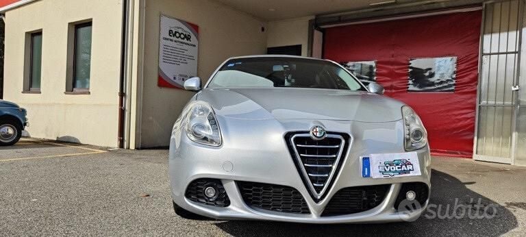 Grigio Usata 2013 Alfa Romeo Giulietta Distinctive Due volumi | 4700 € (Super prezzo) - Immagine 1/4